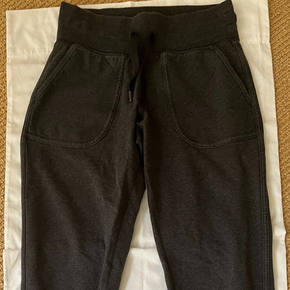 Lululemon Joggers - size 4